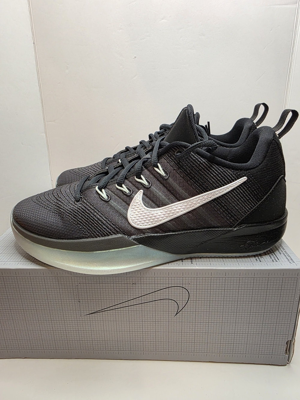 Nike Sabrina 3 GS Black/White- DK Smoke Grey 7Y/8.5W